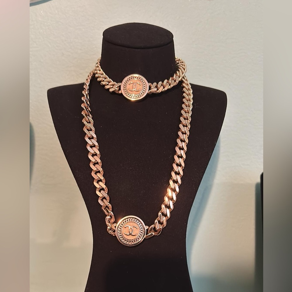 ❤️SOLD❤️Selling as a set 18k Saudi gold